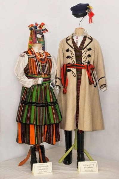 Молодожены из Опочно Польша Изображения через музей Польские народные костюмы polskie
