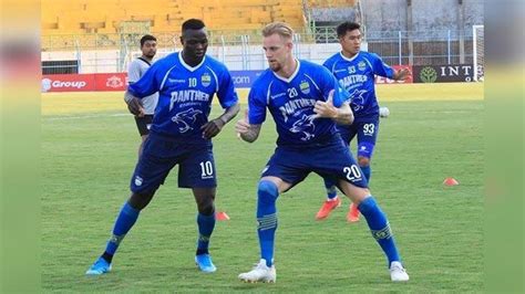 Illustrasi tanpa ezechiel ndouassel, maung bandung punya pemain azimat lain! Ezechiel Ndouasel Resmi ke Bhayangkara FC, Pemain ini ...