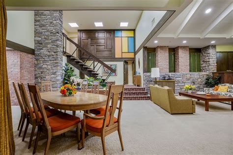 ‘brady bunch house hits the market for 5 5m here s a look inside