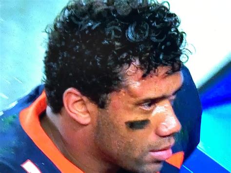 Russell Wilson Leaves Chiefs Broncos Game After Frightening Blow To His