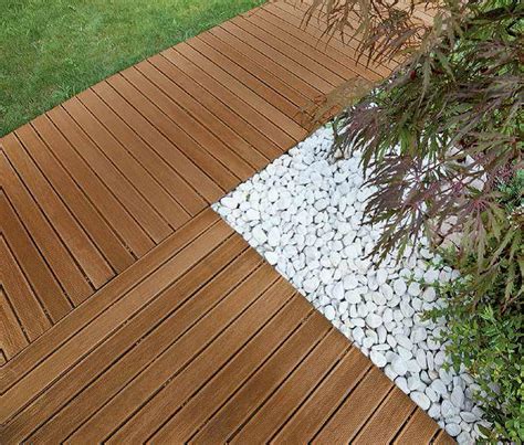 Rivestimento a parete con perlinato in legno. Pavimenti e rivestimenti - Idea Pavimenti