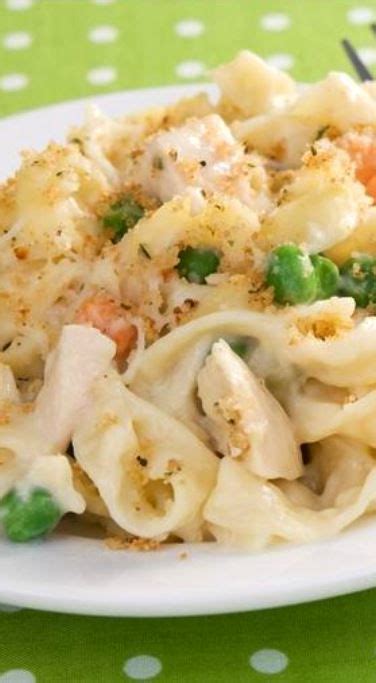 This classic chicken noodle soup is simple to make in less than an hour with ingredients you already have in your pantry. Classic Comfort Food Recipe: Thick And Creamy Chicken Noodle Casserole - recipes-homemade