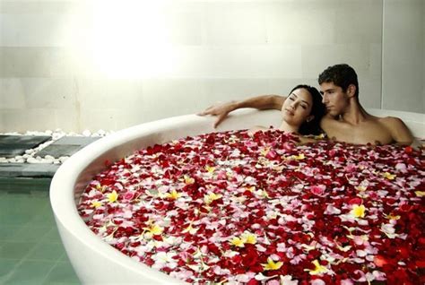 صوري انا وزوجي في الحمام اجمل صور بالحمام نايس