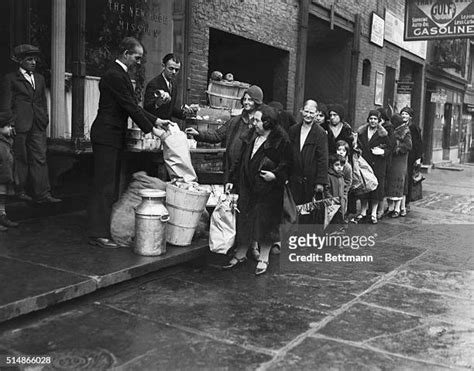 Great Depression Breadline Photos And Premium High Res Pictures Getty Images
