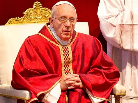 Cet article contient une photo qui témoigne de la violence vécue par les chrétiens. Vatican : combien gagne le pape François ? Photos - Télé ...