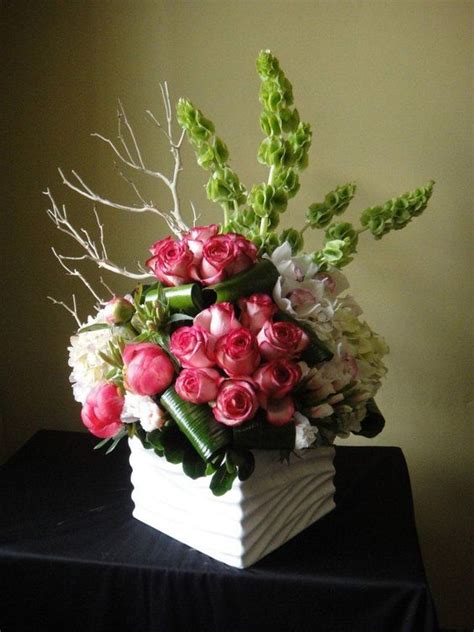 Bouquets/bunches are individually sleeved to ensure protection during shipping. Tabulous Design: Bells of Ireland