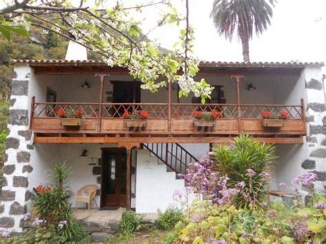 Son ideales para pasar unas vacaciones y salir del ajetreo diario, sólo, con su familia y amigos o con su pareja, disfrutará del sol y los encantos de las islas canarias. Finca Casa de la Virgen - Casa rural en Valleseco (Las Palmas)