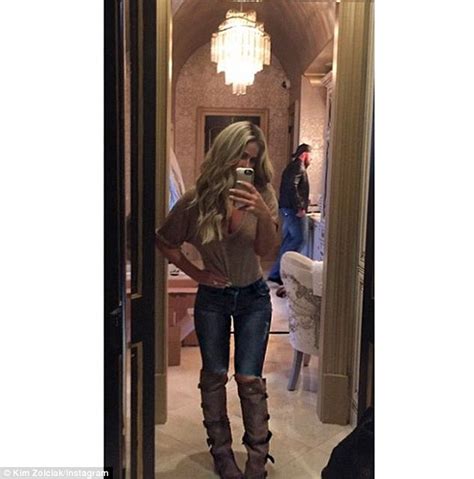 Kim Zolciak Posts Another Thigh Gap Selfie On Instagram Daily Mail Online