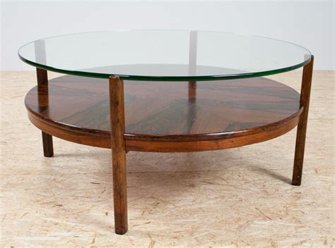 Should always look refreshing, unique and elegant, as that is where you would sit for a fresh cup of coffee. For sale: Round coffee table in rosewood & glass, 1960s in ...