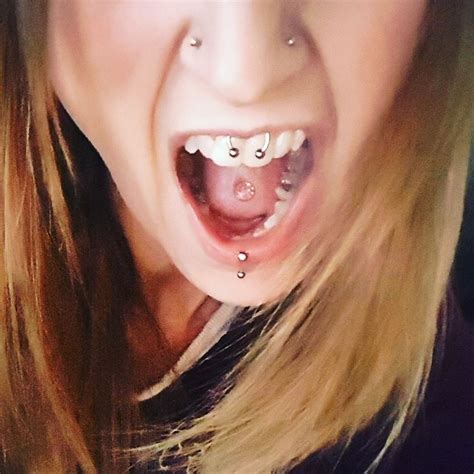 double nose piercing smiley tongue vertical labret 💗 zungenpiercing piercing ideen piercing