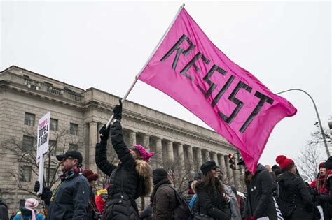 راهپیمایی زنان آمریکایی به تظاهرات علیه ترامپ تبدیل شد تصاویر