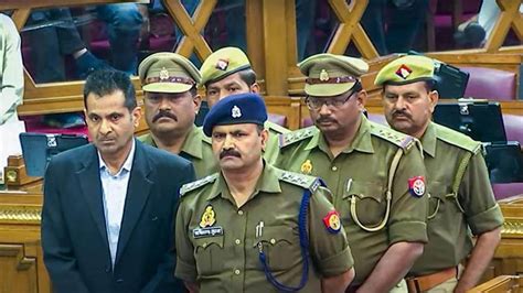 Uttar Pradesh Assembly Sends Retired Ias Officer Five Policemen To One Day Custody In 2004