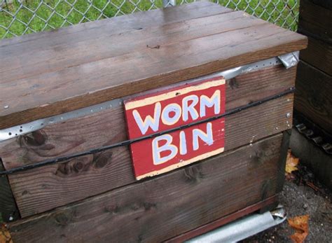 A lot of people will tell you what shortly before you acquire your compost worms (a future post), you'll want to start tossing in small. How to Make a Worm Bin - Bob Vila