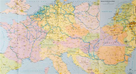Karte der hauptstrecken der bundeswasserstraßen von deutschland nach § 1 des bundeswasserstraßengesetzes. Routen & Reviere für Kreuzfahrten mit der Liberté