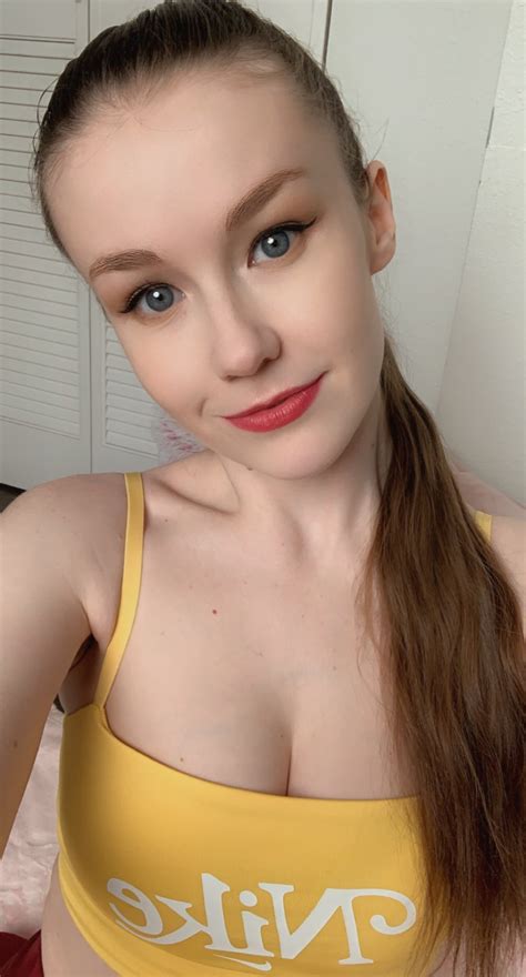 Tw Pornstars Emily Bloom Twitter Yoga And Chill 😁 1254 Am 30
