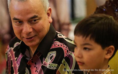 Raja azlan muzzaffar shah ibni sultan nazrin muizzuddin shah is the raja kecil besar of perak dead link and the third in the line of succession to the throne find sources: Beramah mesra bersama putera Raja Azlan Muzzaffar Shah ...