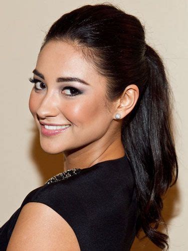 Shay Mitchell Interview On Twitter Qanda With Pretty Little Liars Emily