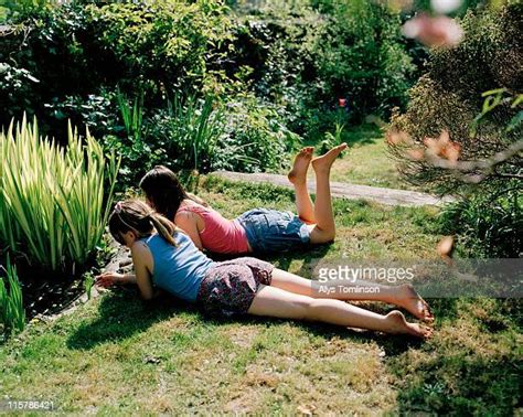 Barefoot Feet Up Lying Down Girl Photos Et Images De Collection Getty