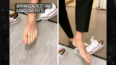 Kelly Ripa Shares Ryan Seacrest S Feet With The World