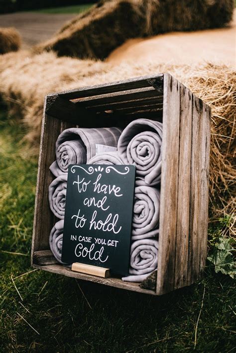 20 Simplest Diy Wedding Ideas With Wood Slices Stumps Crates Artofit