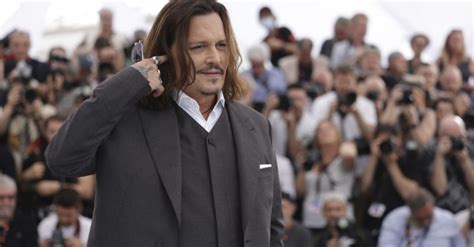 Thousands Of Fans Sing To Johnny Depp In Romania To Mark Actors 60th Birthday