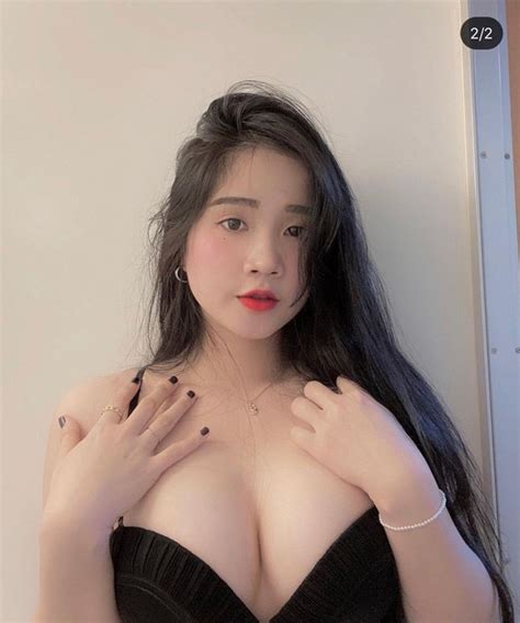 Xuất Hiện Hot Girl Ngực 1 Mét Thế Hệ Mới Vạch áo Khoe Nội Y Gây Bão Netizen Việt Giải Trí