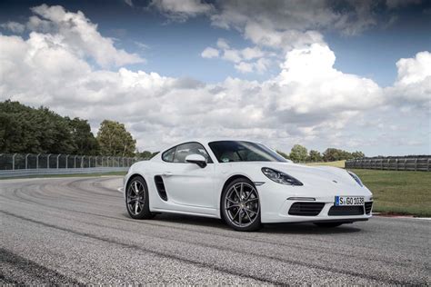 With only the hood and windshield carrying over, the all other attributes of the cayman s carry forward … enhanced, of course, because this is porsche. 2017 Porsche 718 Cayman Reviews - Research 718 Cayman ...