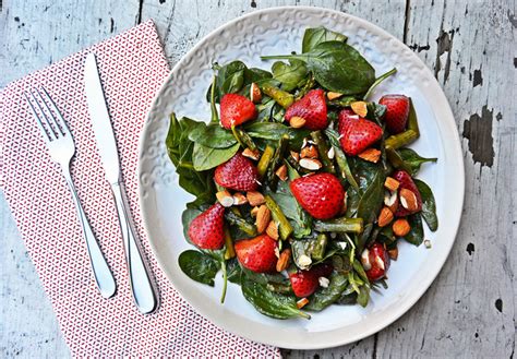 Jun 04, 2007 · horseradish, rhubarb, asparagus and strawberries are good companions. Roasted Strawberry and Asparagus Salad