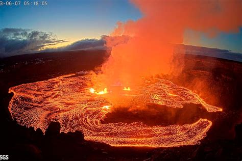 Webcam Captures Spectacular Images Of Kilauea Volcano Eruption In