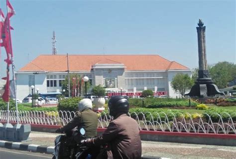 Selamat datang bulan maret, sayonara bulan februari. Tugu Muda Semarang, Monumen Mengenang Peristiwa Bersejarah ...