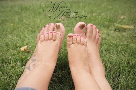 mother daughter feet with matching toe polish unp me