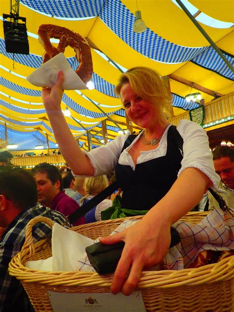 Munich’s Oktoberfest 2014 With And Without Tickets For A Table — Deviating The Norm