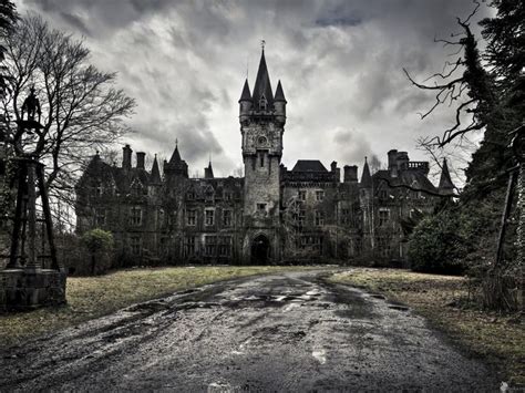 5 Most Haunted Castles In The World Abandoned Castle Abandoned Places