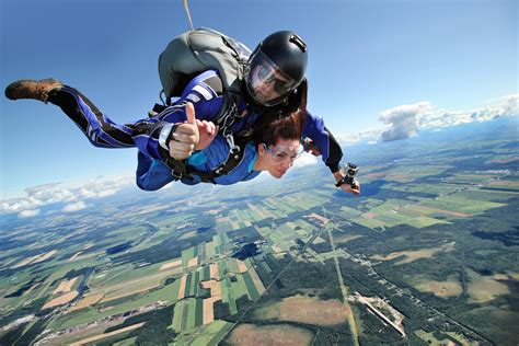 Parachute jumping - XINSURANCE