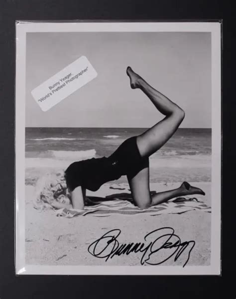 S Bunny Yeager Worlds Prettiest Photographer Signed Autograph Photo