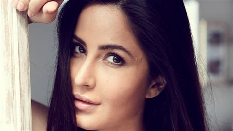 Download Indian Actress Brown Eyes Black Hair Face Celebrity Katrina Kaif 4k Ultra Hd Wallpaper