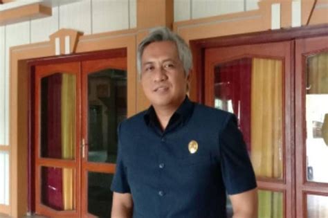 Siswa mengalami kesulitan saat belajar di rumah. DPRD Kobar: Perlu Inovasi Dimasa Pandemi COVID-19 Agar ...