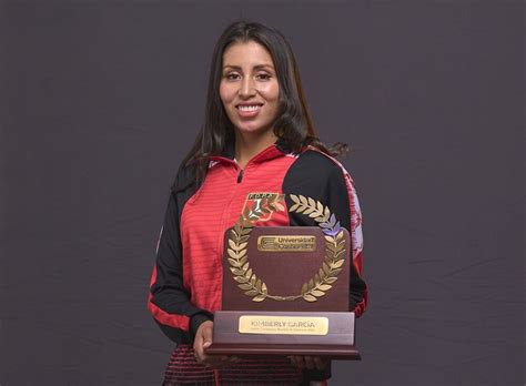 Kimberly García Atleta Y Estudiante De La Uc Es Nominada A Mejor