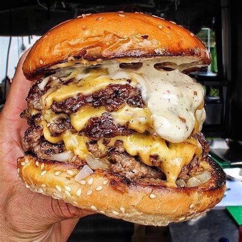 Now Thats A Good Looking Burger Tomsbigeats Now Thats A Good