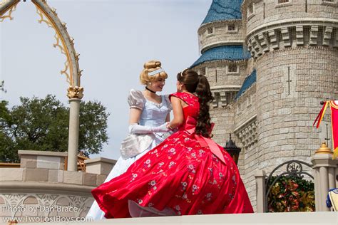 Princess Elena Royal Welcome At Disney Character Central