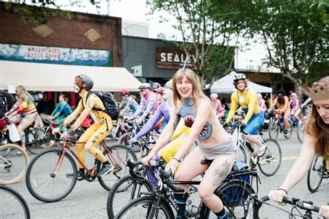 Photos Naked Bikers Kick Off Seattle Summer At The Fremont Solstice