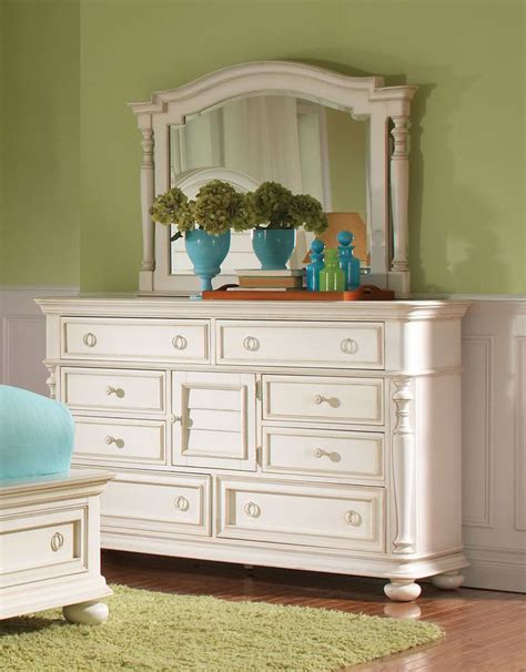 Check spelling or type a new query. Cottage/Country Bedroom Design | Riverside furniture ...