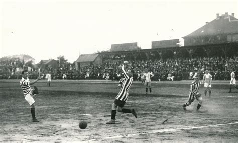Sokan talán kevésbé ismerik az osztrák szakembert, aki rebrovhoz hasonlóan sokszoros válogatott futballista, és sokkal komolyabb edzői rutinnal rendelkezik, mint az ukrán. Fradi-mez történelem « Üllői út 129.