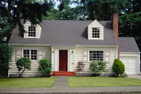 The Cape Cod House Style in Pictures and Text