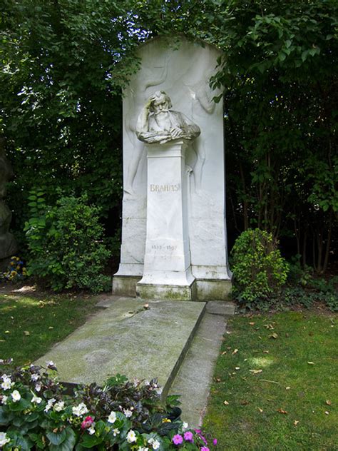 Johannes Brahms Grave Of Johannes Brahms In The Zentralfri Flickr