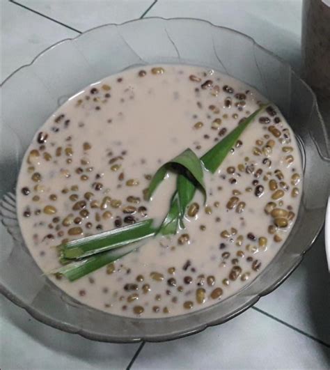 Bubur kacang hijau, abbreviated burjo, is a southeast asian sweet porridge (bubur) made from mung beans (kacang hijau), coconut milk, and palm sugar or cane sugar. InfoNet: Resepi Bubur Kacang Hijau