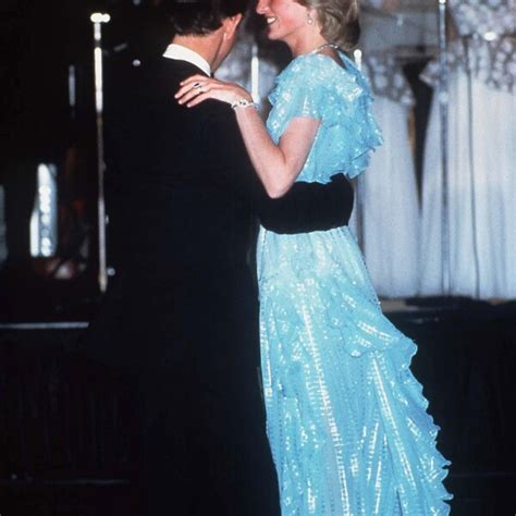 Diana, princess of wales), урождённая диана фрэнсис спенсер (англ. Las fotos de la gira de la princesa Diana y Carlos por ...