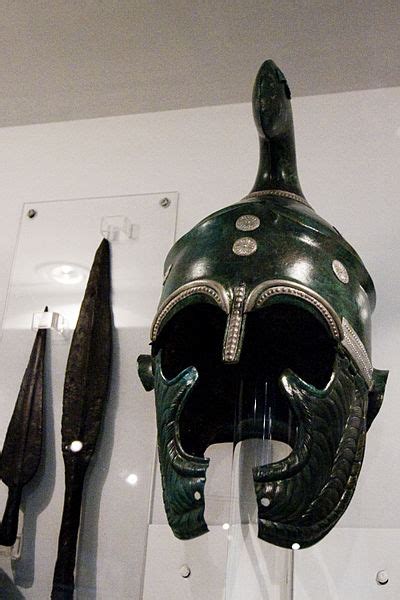 The boeotian helmet was an open helmet, allowing good peripheral vision and unimpaired hearing. Larissa kremaste en Tesalia 302BC Ninfa Harpa frigio casco ...