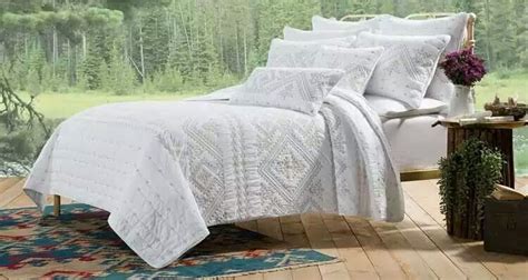 Deeply rooted in nostalgia and our passion for craftsmanship and artistry. King Size 100% cotton White Artisan De Luxe bedding quilt ...