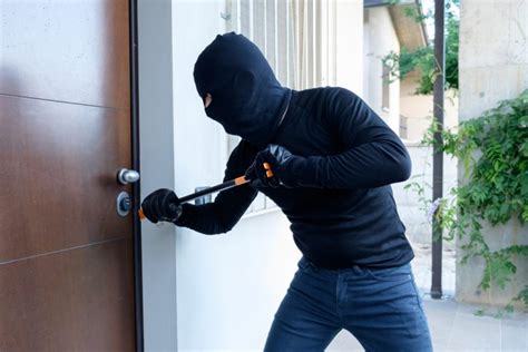 The Differences Between Robbery And Burglary Coloda12jd